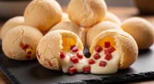 O Segredo do Pão de Queijo Recheado com Requeijão e Calabresa Perfeito!